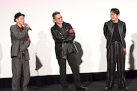 左から宮藤官九郎、中村獅童、間宮祥太朗