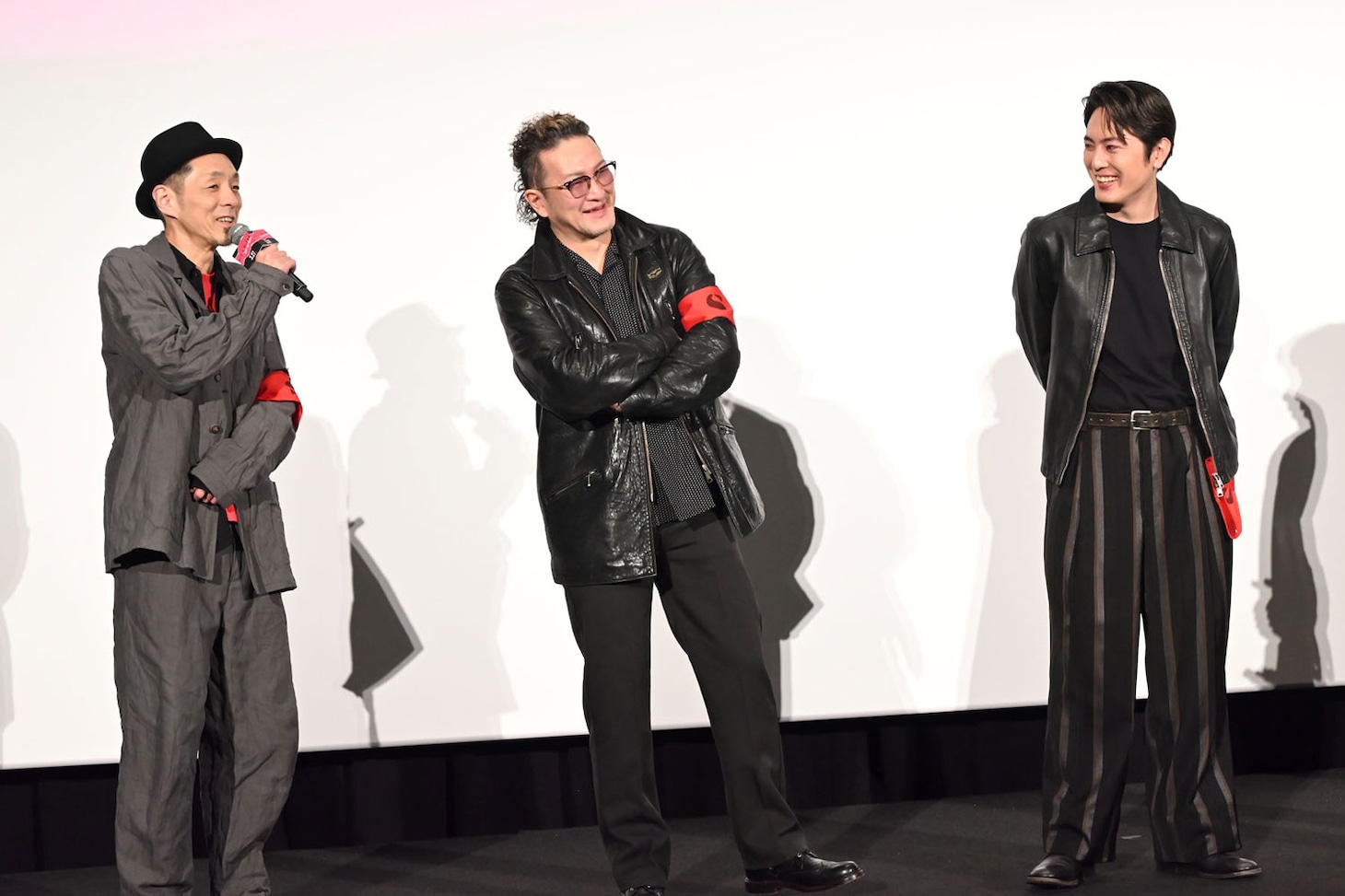 左から宮藤官九郎、中村獅童、間宮祥太朗