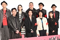 「ストリート・キングダム 自分の音を鳴らせ。」ジャパンプレミアにて、前列左から間宮祥太朗、若葉竜也、峯田和伸、吉岡里帆。後列左から宮藤官九郎、中島セナ、中村獅童、大森南朋、田口トモロヲ