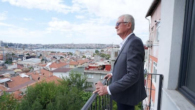 「ハイケン内見～世界の街で部屋探し～」トルコ・イスタンブール回より、ボスポラス海峡近くのベランダ