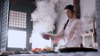 中国ドラマ「溥儀の料理番～紫禁城 最後の日々」より、ハイ・ルー（海陸）演じる劉容児（りゅうようじ）。聡明さと料理の腕を買われ、溥儀からも目をかけられるようになる