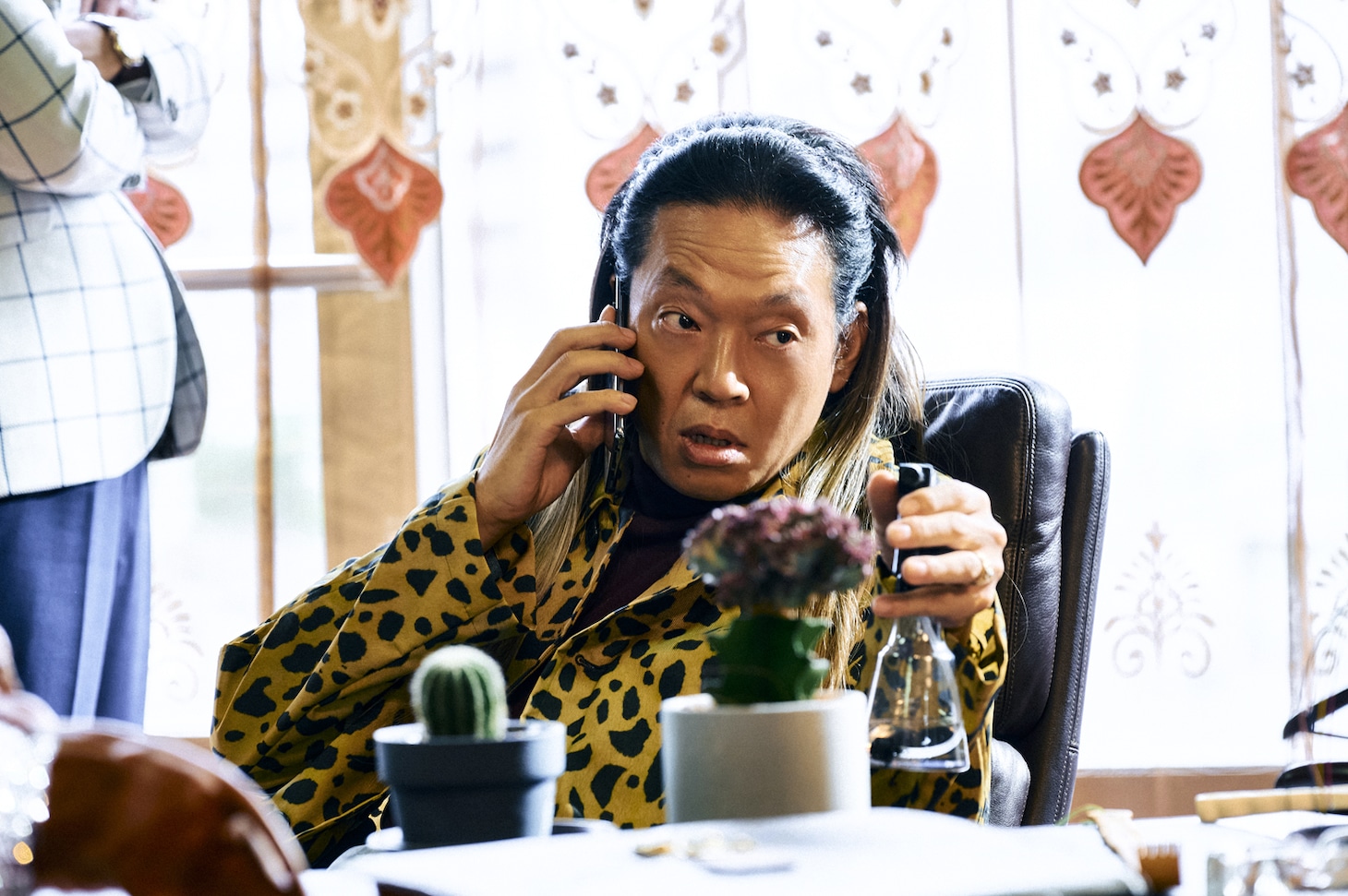 「TOKYO BURST-犯罪都市-」より、パク・ジファン演じる韓国ヤクザのチャン・イス。これまでの「犯罪都市」でマ・ドンソクとコミカルな呼吸を見せてきたシリーズに欠かせないキャラクター