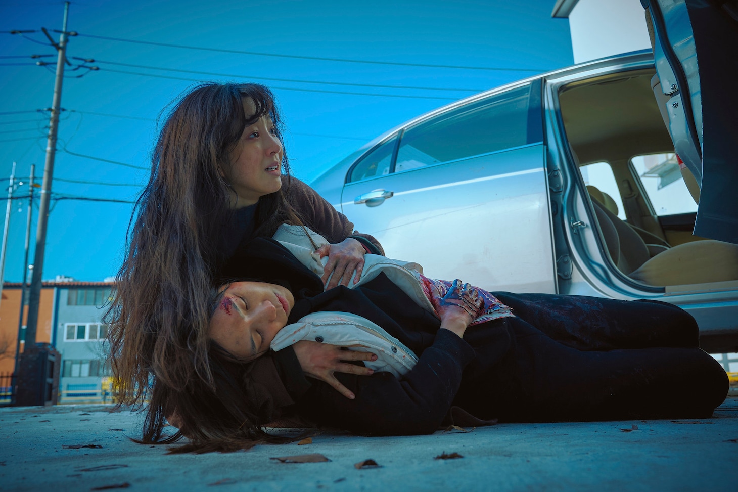 「白い車に乗った女」場面写真