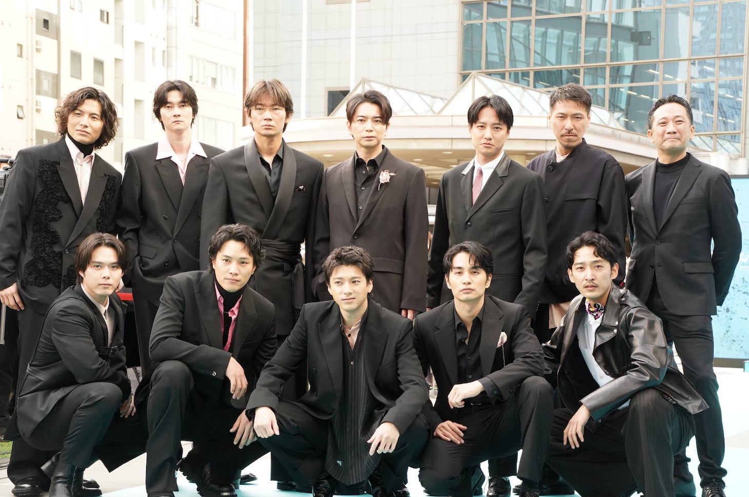 「ちるらん 新撰組鎮魂歌」制作発表イベントの様子。前列左から細田佳央太、鈴木伸之、山田裕貴、中村蒼、上杉柊平。後列左から宮﨑秋人、栁俊太郎、綾野剛、松本潤、藤原季節、岩永ひひお、渡辺一貴