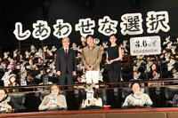 映画「しあわせな選択」ジャパンプレミアの様子。左からパク・チャヌク、イ・ビョンホン、河合優実