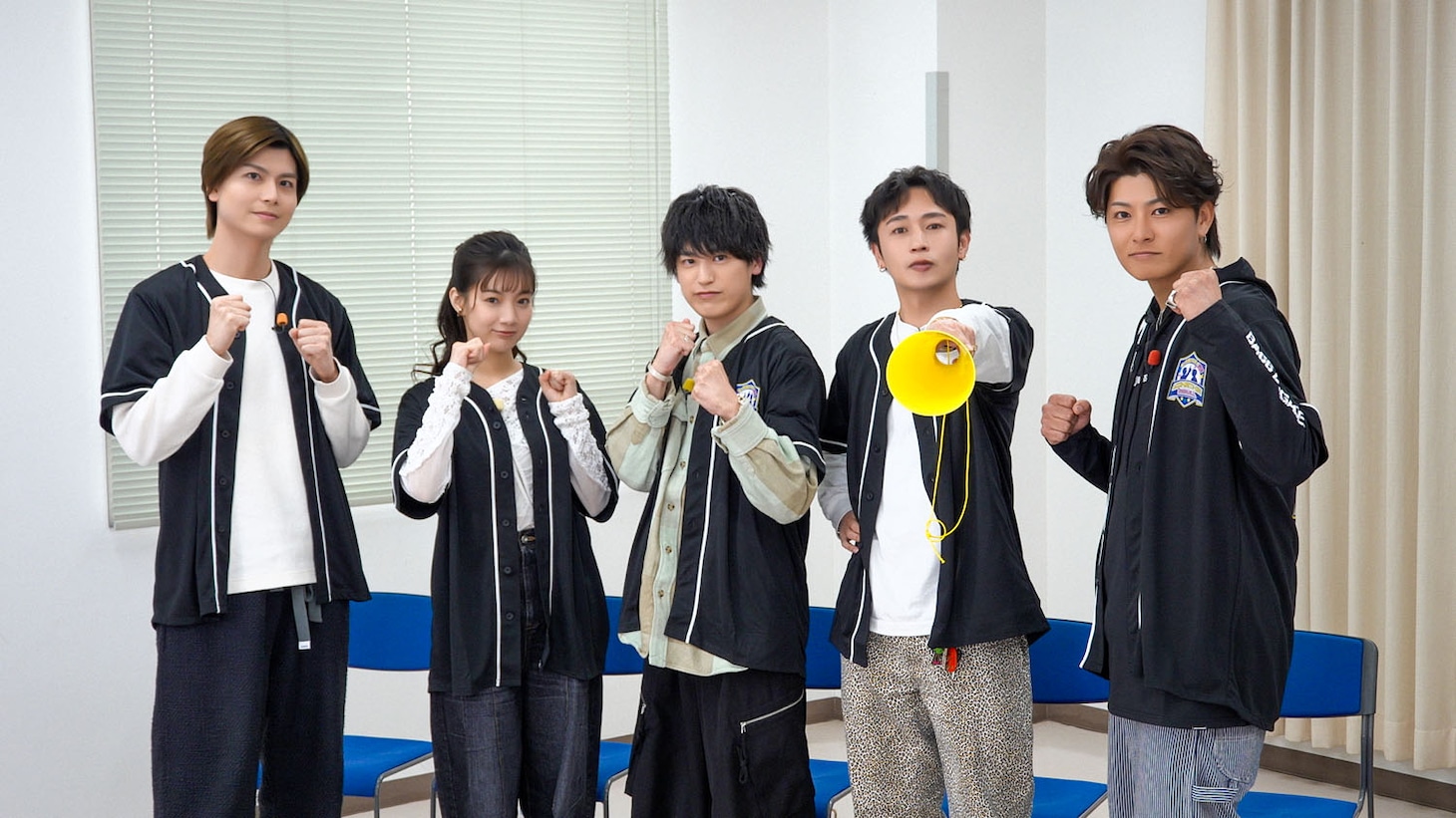 ニンニンジャーチームのメンバー。左から多和田任益、矢野優花、中村嘉惟人、松本岳、西川俊介