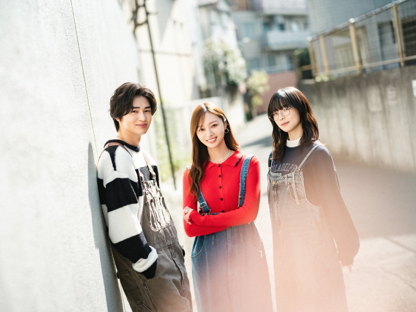 ドラマ「失恋カルタ」より、左から西垣匠、梅澤美波、加藤小夏