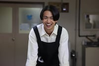 「東京逃避行」新場面写真。綱啓永演じるエド