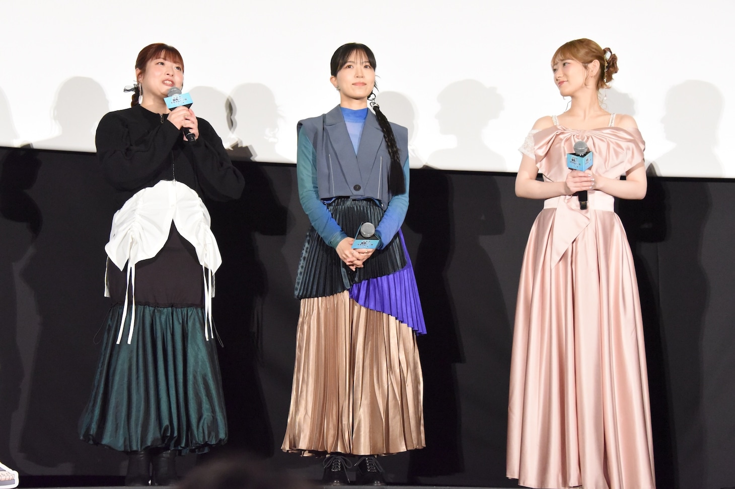 「劇場版 転生したらスライムだった件 蒼海の涙編」ゴブタ役の泊明日菜（左）、ユラ役の大西沙織（中央）、リムル＝テンペスト役の岡咲美保（右）