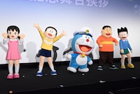 左からしずか、のび太、ドラえもん、ジャイアン、スネ夫