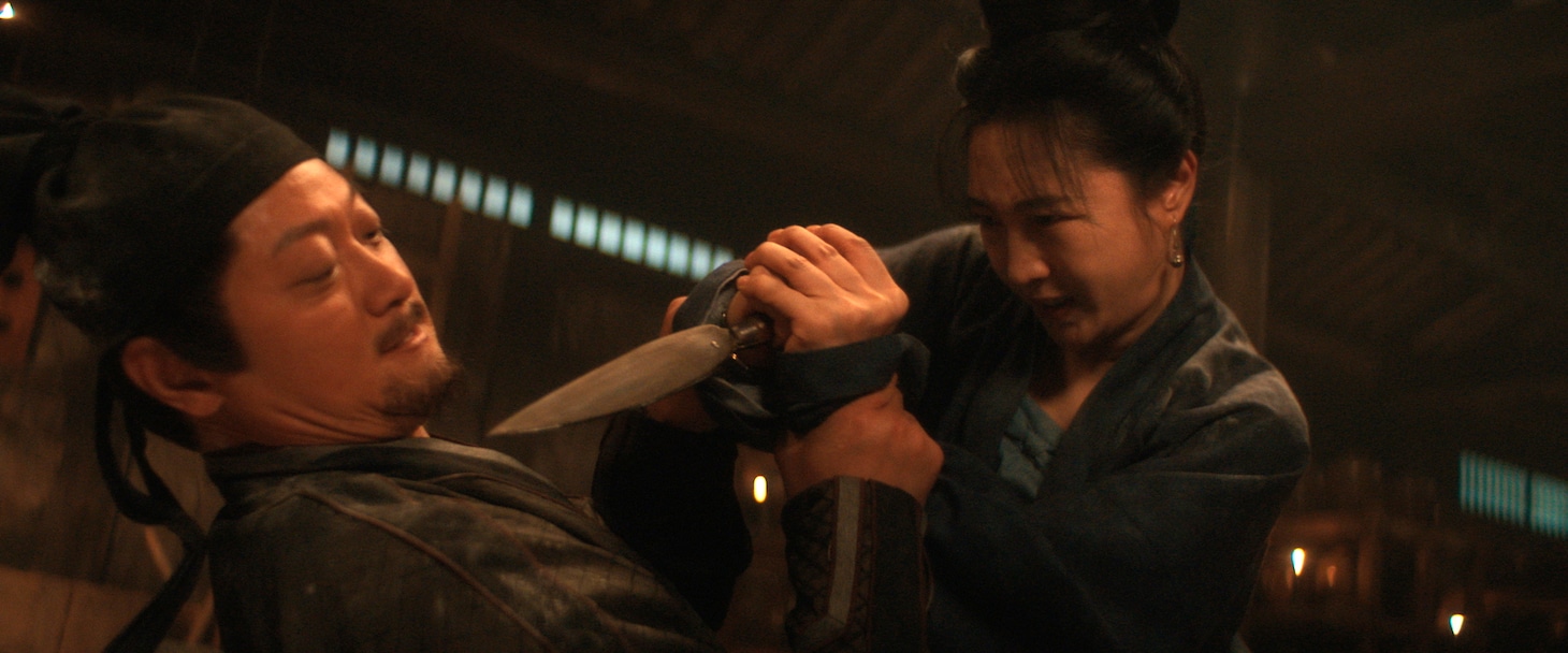 中国ドラマ「清明上河図：隠された暗号」バイ・バイハー（白百何）演じる温悦（右）。役人に襲われ、抵抗するうちに誤って相手を殺してしまう