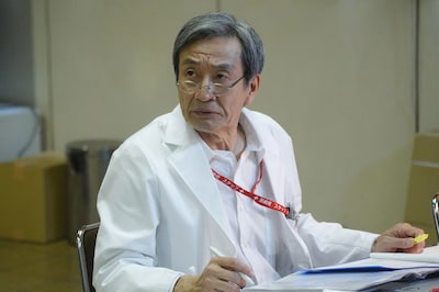 「3.11～東日本大震災15年 福島第一原発事故 命の戦い～」より、佐戸井けん太演じる福島県の病院長・野崎隆良