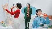 テレビCM「宇宙人姉妹社 ／入社」篇より