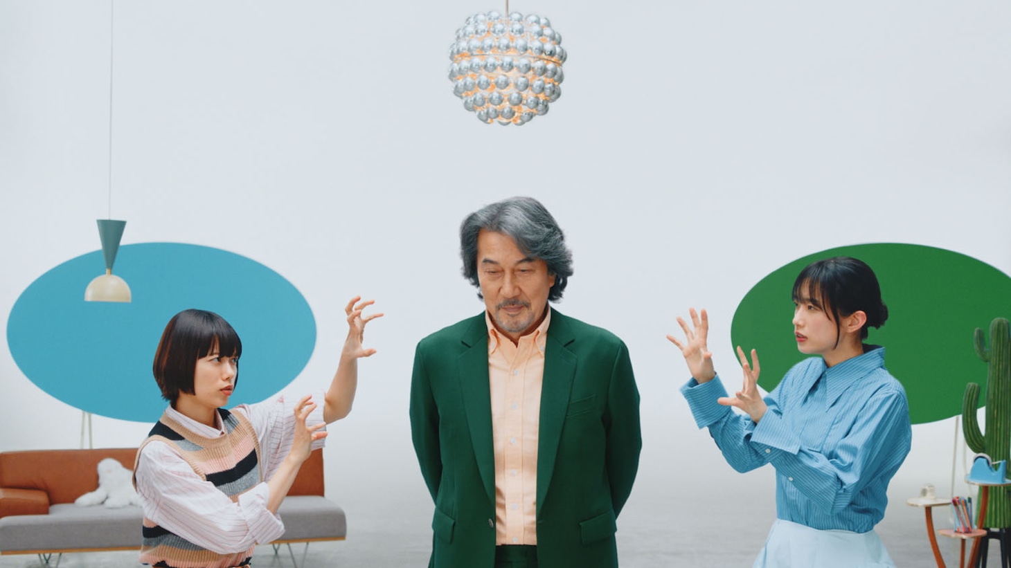 テレビCM「宇宙人姉妹社／インド」篇より