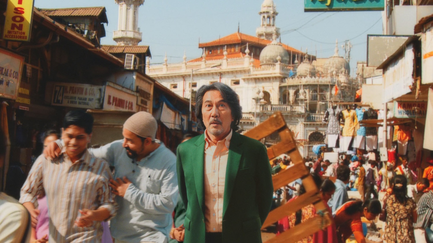 テレビCM「宇宙人姉妹社／インド」篇より