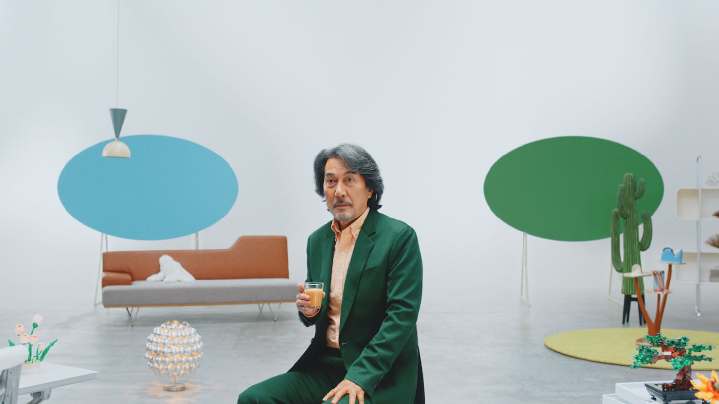 テレビCM「宇宙人姉妹社／インド」篇より