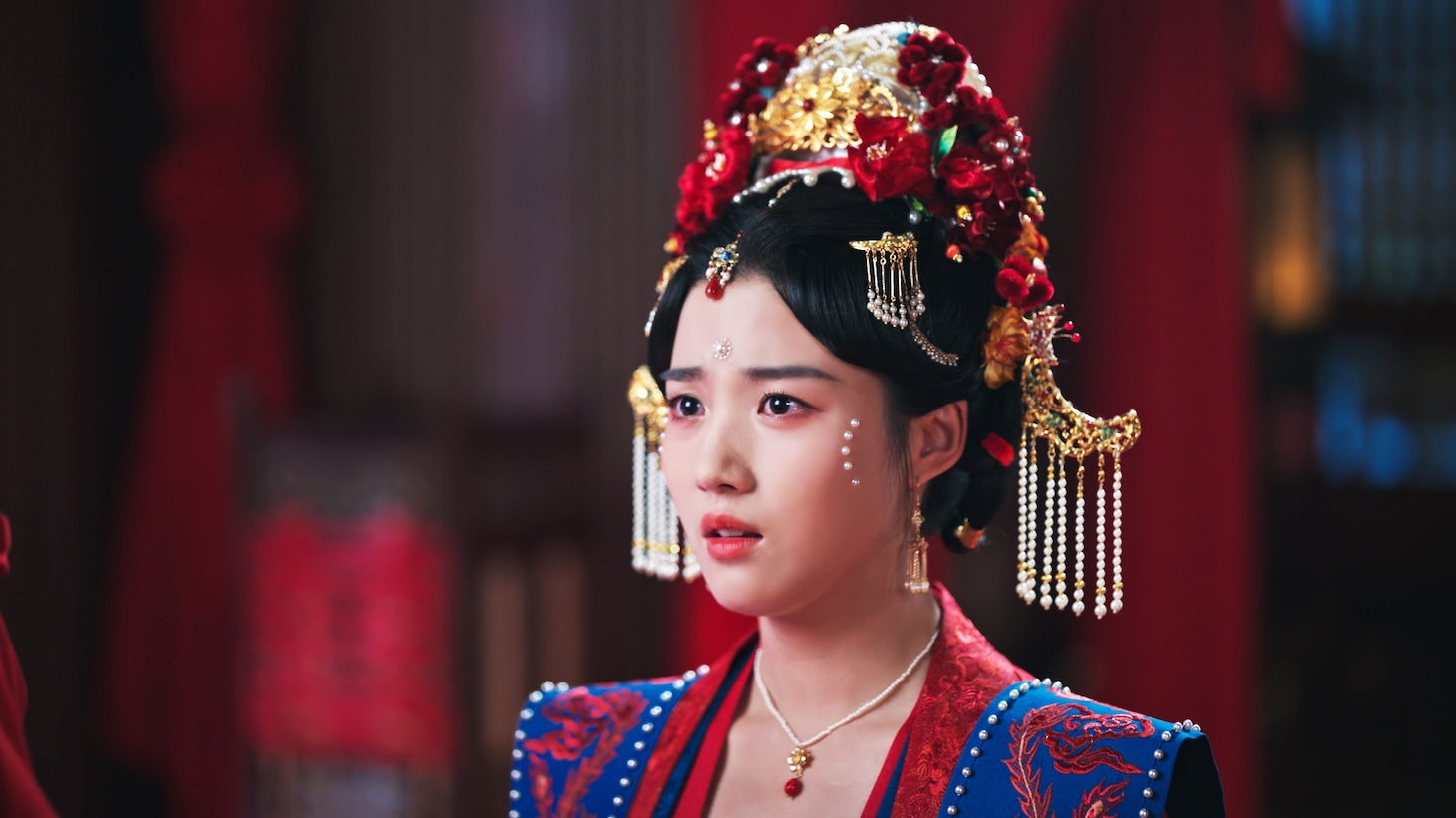 中国ドラマ「めぐり逢いの花婿」第1話より、ルー・ユーシアオ（盧昱暁）演じる簡明舒