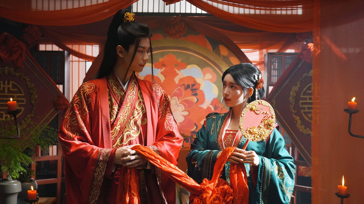 左からワン・イージュン（王一鈞）演じる百里景行、グオ・ジアユー（郭嘉語）演じる蘇南嫣 / 趙清清