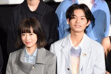 「GEMNIBUS vol.2」完成報告会より、「青い鳥」キャストの森七菜（左）と黒川想矢（右）