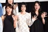 「GEMNIBUS vol.2」完成報告会の様子。左から黒島結菜、吉田美月喜、香椎由宇