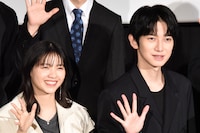 「GEMNIBUS vol.2」完成報告会より、「インフルエンサーゴースト」キャストの西野七瀬（左）と本郷奏多（右）