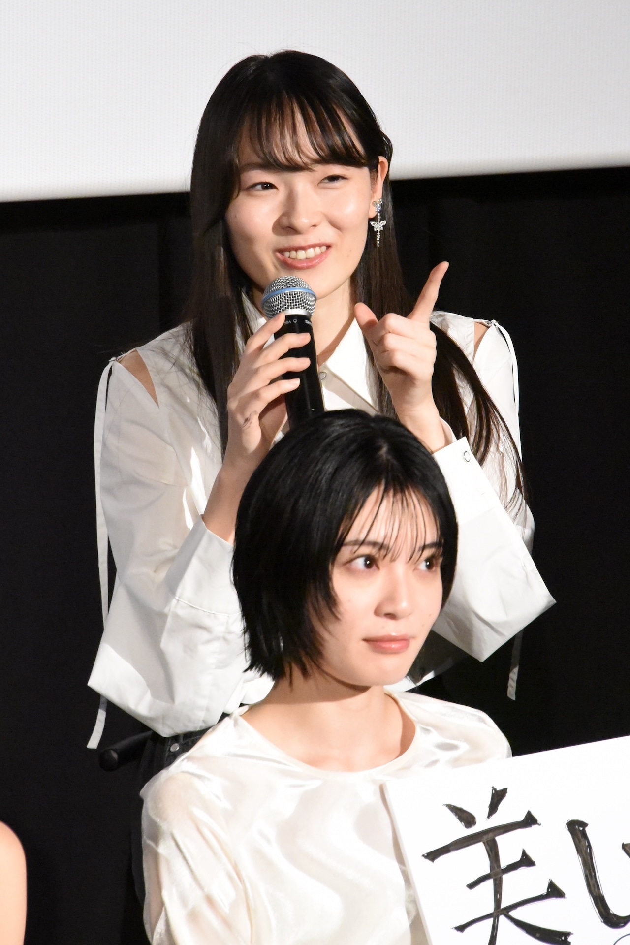 「GEMNIBUS vol.2」完成報告会より、「顔のない街」監督の村上リ子（奥）