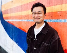 ドキュメンタリー映画「聴く隣人のいるところ」の監督を務めた早川嗣