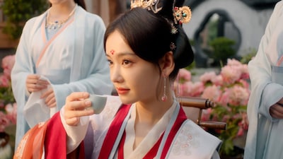 命書に悪女として破滅する未来が刻まれている蘇雲綺。演じたのは中国ドラマ「夢華録」のリー・ムーチェン（李沐宸）。彼女はショートドラマ界のトップ女優と称されている ©︎Shenzhen Tencent Computer Co.,Ltd