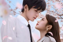 ジャン・リンホー（張凌赫）とシュー・ルオハン（徐若晗）が共演した「素敵な恋の咲かせかた」ビジュアル ©︎2025 BEIJING IQIYI SCIENCE & TECHNOLOGY CO., LTD. ALL RIGHTS RESERVED.