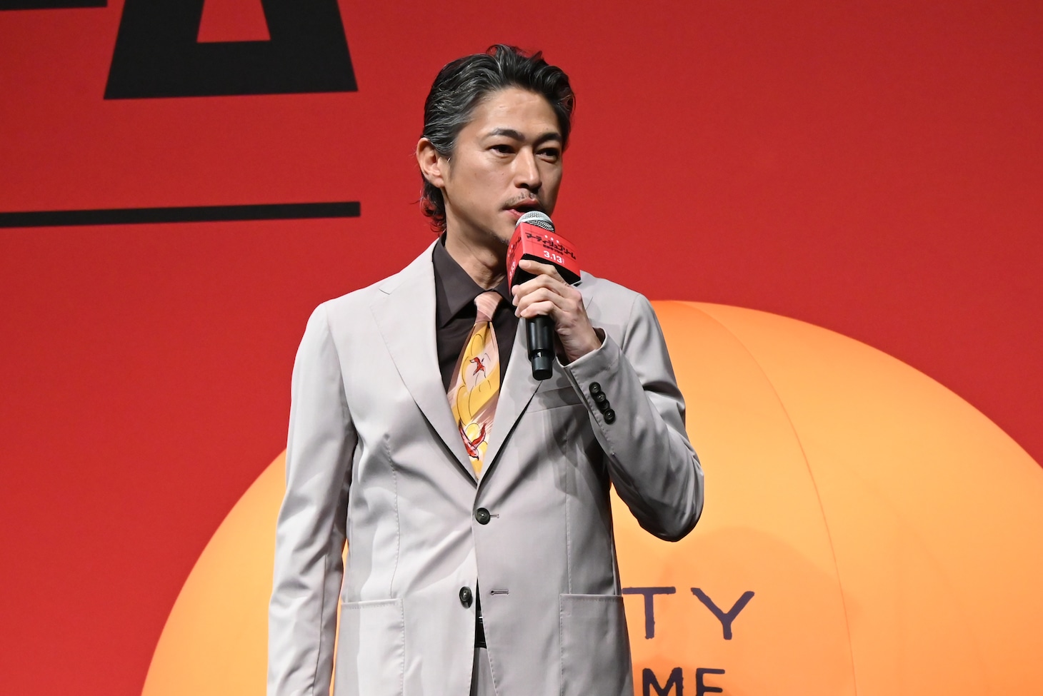 ジョークで場を和ませる窪塚洋介