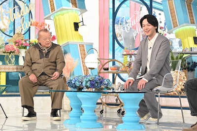 「A-Studio+」3月6日放送回の様子。左から笑福亭鶴瓶、中村倫也