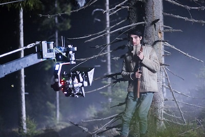 「OCHI！-オチ-」メイキング写真。ユーリの義理の兄ペトロ役のフィン・ウォルフハード