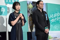 左から古川琴音、四宮義俊