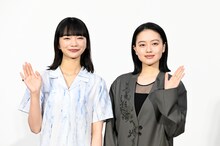 連続テレビ小説「風、薫る」試写会の様子。左から見上愛、上坂樹里