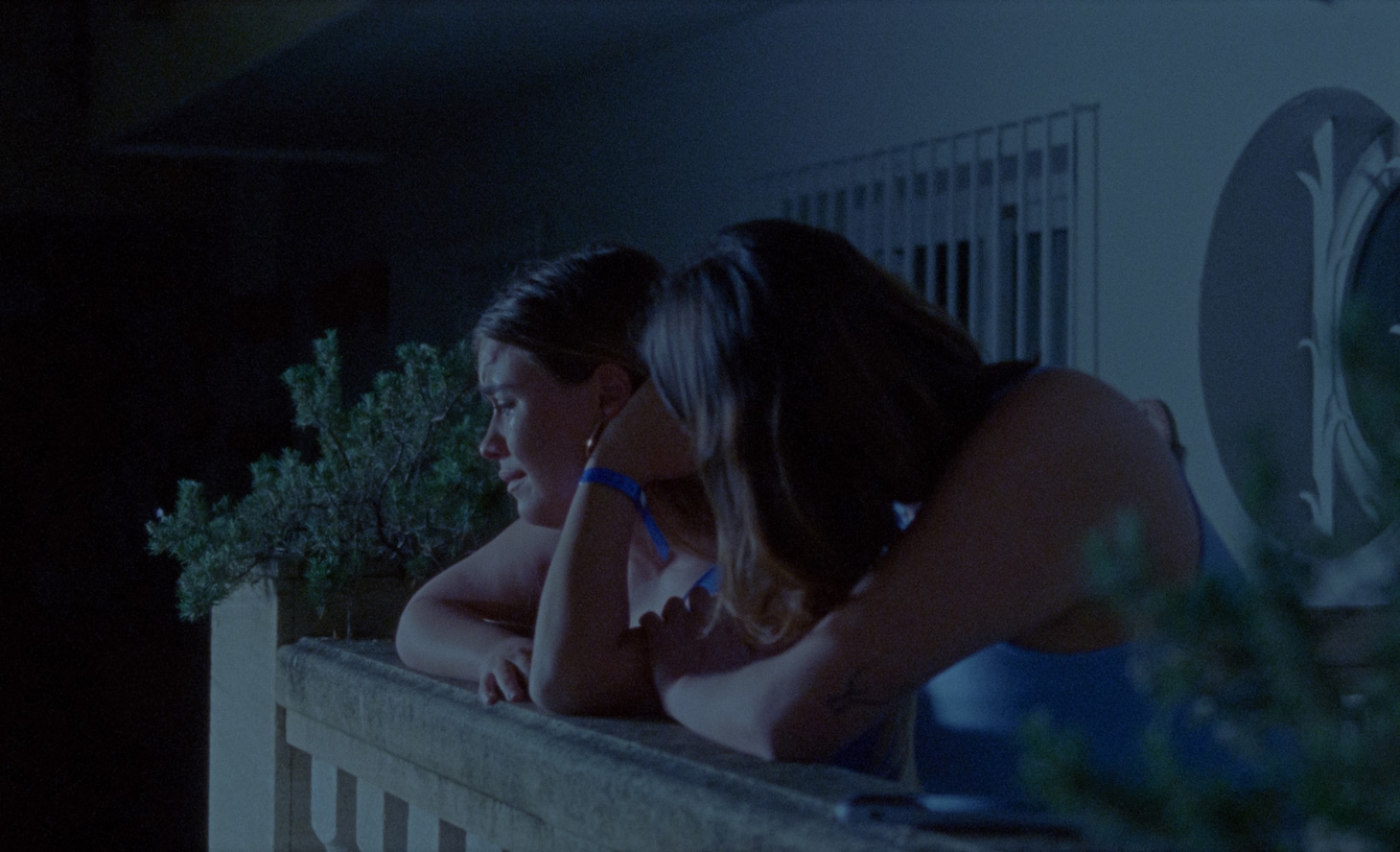 「輝ける傷（スペインでの休暇をめぐるかなり鮮明な白昼夢）」場面写真