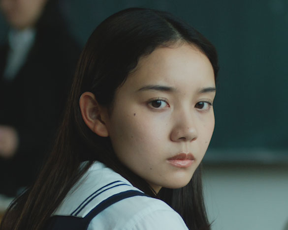 映画「インビジブルハーフ」奥野みゆ演じるエレナの友人・アカリ