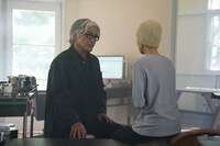 映画「アギト—超能力戦争—」新場面写真。樋口隆則演じる木野（左）