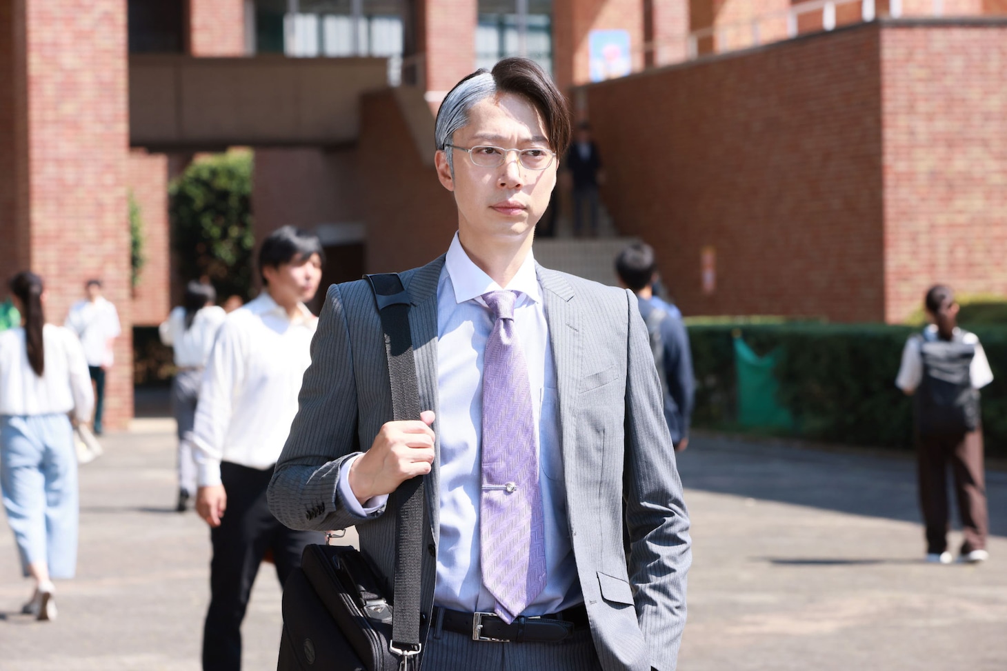 映画「アギト—超能力戦争—」新場面写真。金田哲（はんにゃ.）演じる超能力者・速見