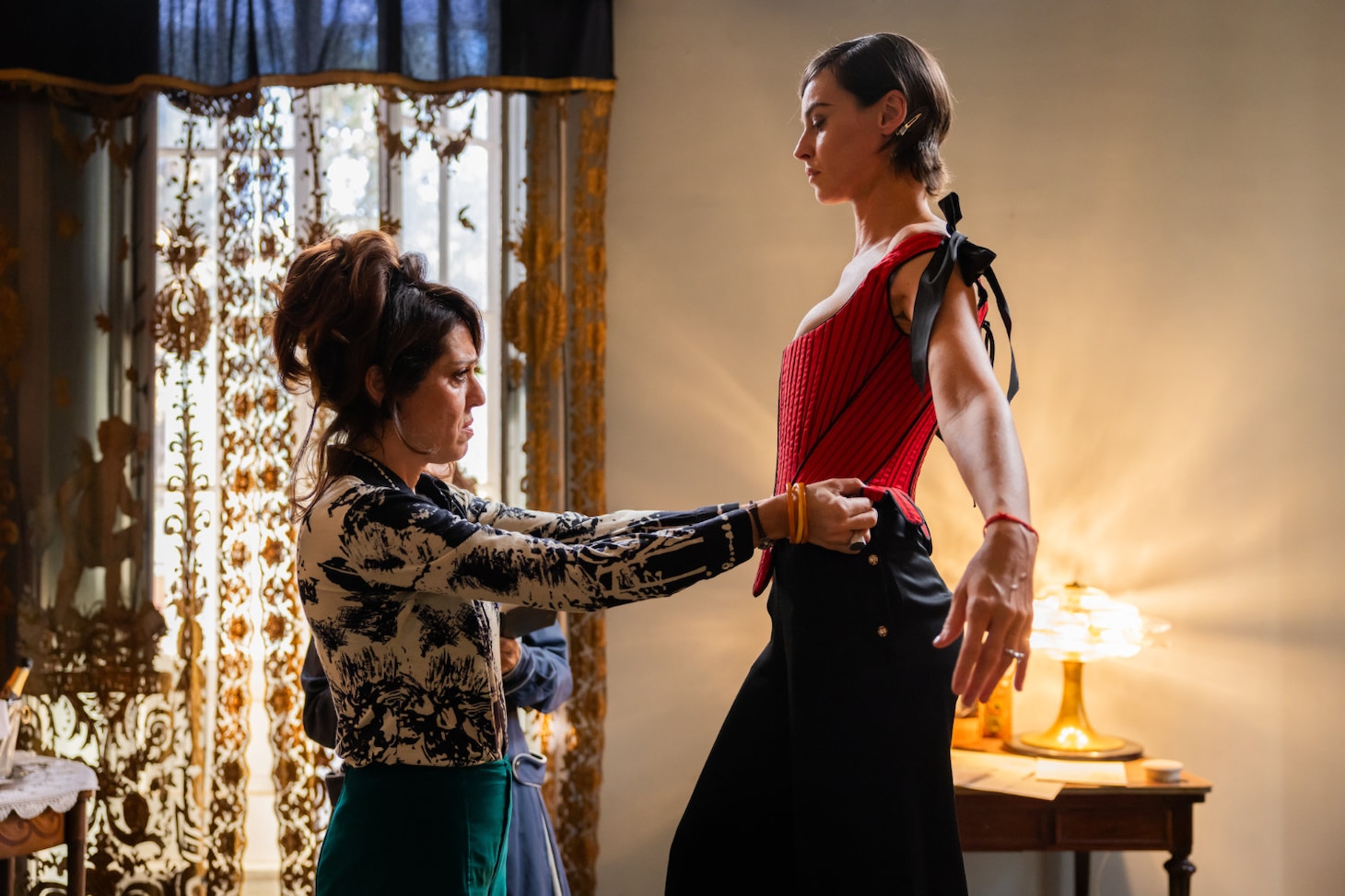 「ダイヤモンド 私たちの衣装工房」場面写真