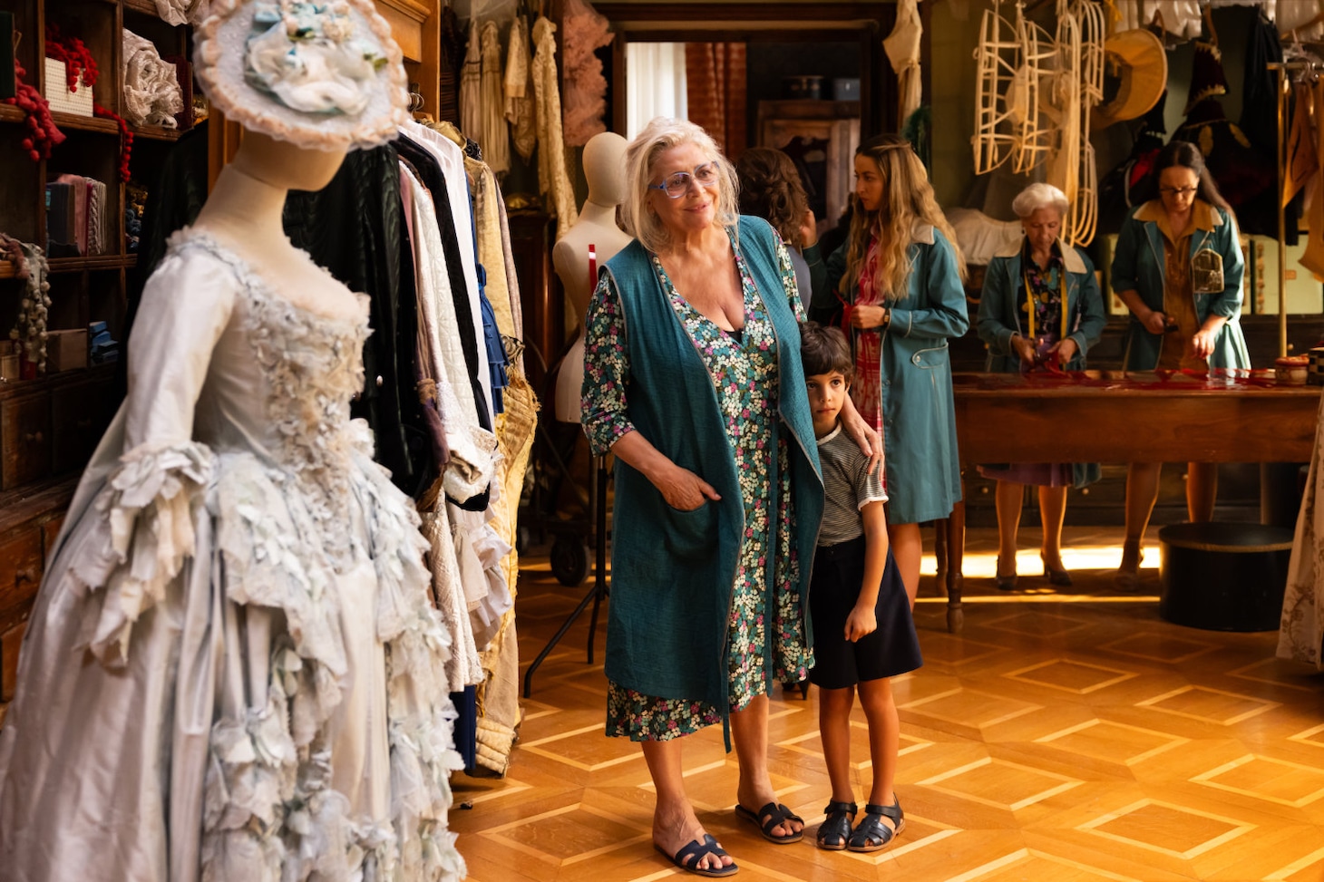 「ダイヤモンド 私たちの衣装工房」場面写真