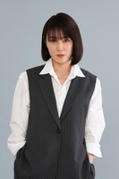 堂島穂乃果役の山口紗弥加。