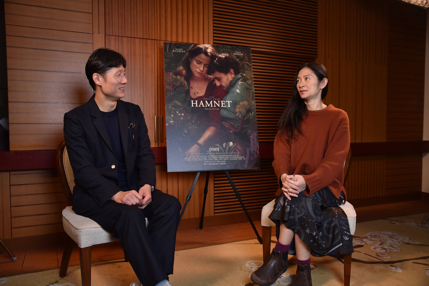 「ハムネット」クロエ・ジャオ（右）×「国宝」李相日（左）スペシャル対談の様子