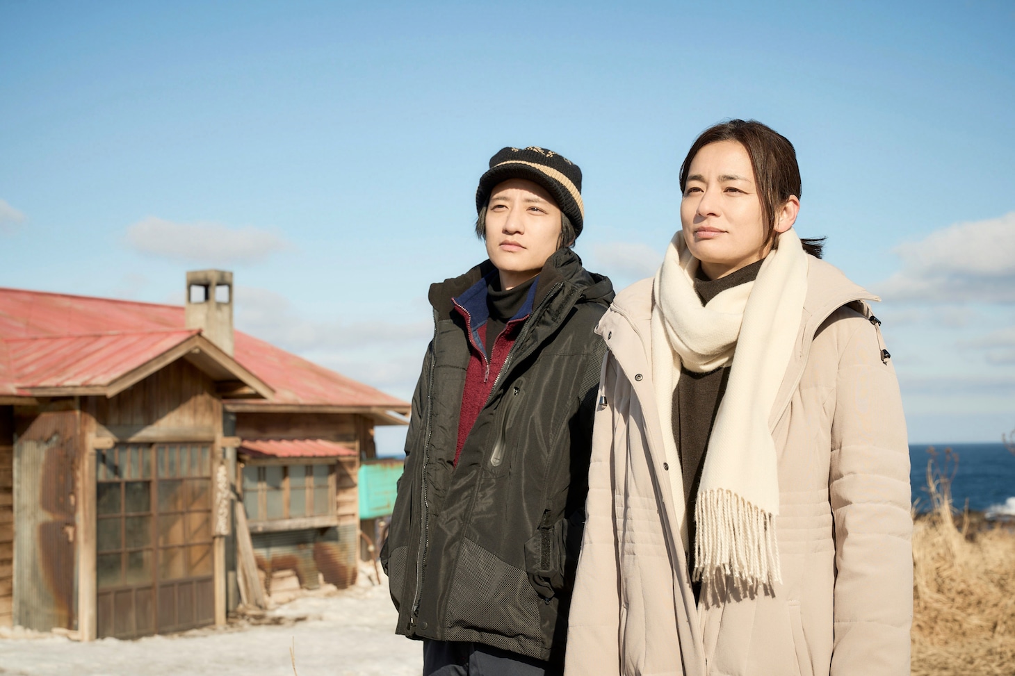 ドラマ「まぐだら屋のマリア」より、藤原季節演じる及川紫紋、尾野真千子演じる食堂「まぐだら屋」の主人・マリア