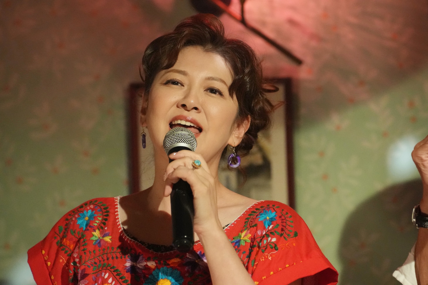 「免許返納!?」より、南野陽子演じる安田しずえ