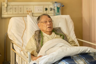 ドラマ「お別れホスピタル2」場面写真。伊東四朗演じる安斎正助