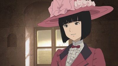 「パリに咲くエトワール」より、装飾の施された帽子を被り華やかな装いの千鶴。ベル・エポック期らしい意匠が凝らされている