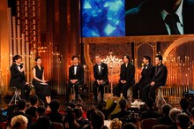 第49回日本アカデミー賞授賞式の様子。左から羽鳥慎一、河合優実、妻夫木聡、長塚京三、松村北斗、山田裕貴、吉沢亮 ©︎日本アカデミー賞協会