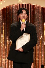 第49回日本アカデミー賞授賞式より、新人俳優賞に輝いた「爆弾」の坂東龍汰 ©︎日本アカデミー賞協会