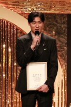 第49回日本アカデミー賞授賞式より、新人俳優賞に輝いた「栄光のバックホーム」の松谷鷹也 ©︎日本アカデミー賞協会