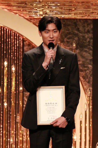 第49回日本アカデミー賞授賞式より、新人俳優賞に輝いた「栄光のバックホーム」の松谷鷹也 ©︎日本アカデミー賞協会